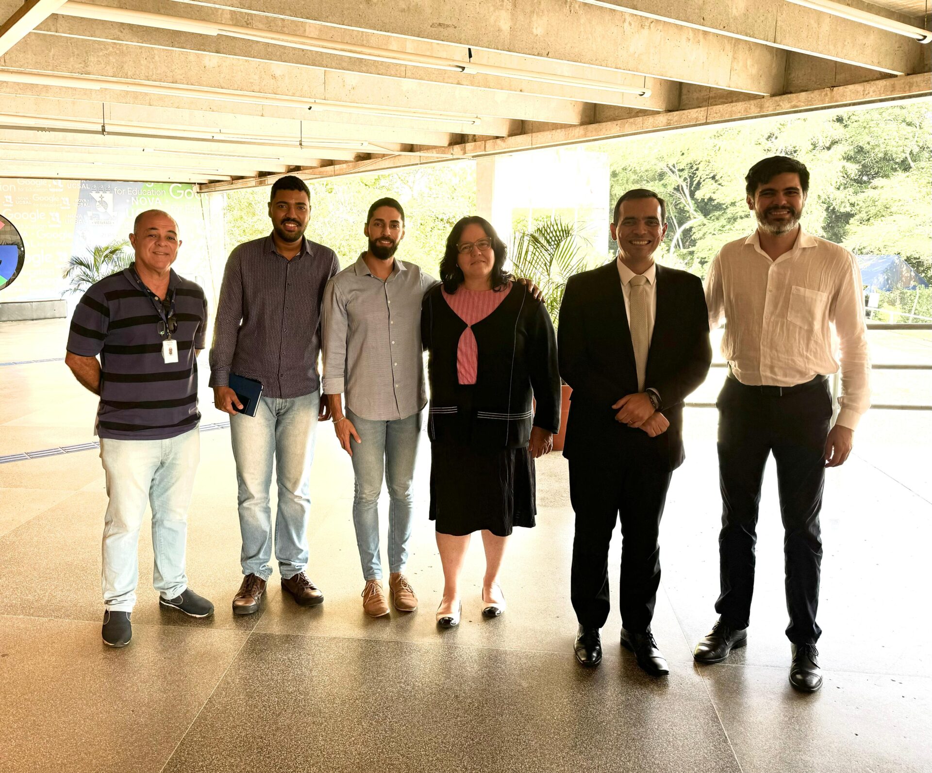 Diretor e coordenação da Rádio Excelsior se reúnem com direção da UCSal para parceria na SEMOC