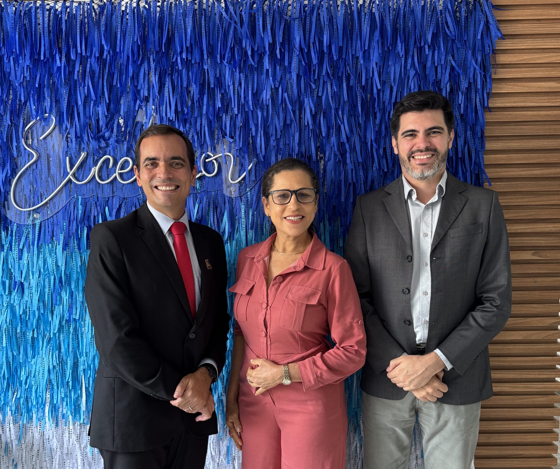 Apresentadora do Em Sintonia, Patricia Tosta, Reitor da UCSal, Deivid Carvalho, e o Diretor da FDA, Pe Danilo Pinto.